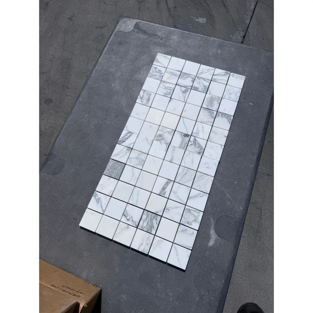White and gray marble mosaic tiles in a grid pattern for Arabescato Corchia 2X2 product