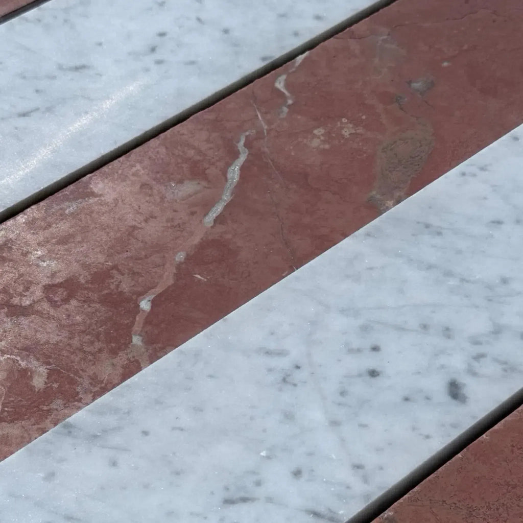 Alternating red and white marble stripes in Carrara White Rojo Alicante field tile
