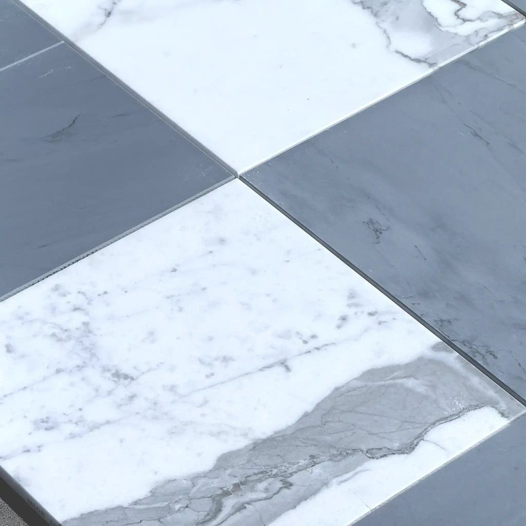 Alternating gray and white marble tiles in Checkerboard Bardiglio Imperiale set