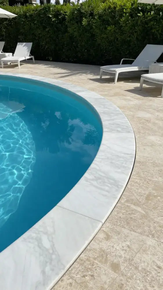 Reflective Swimming Pool Coping