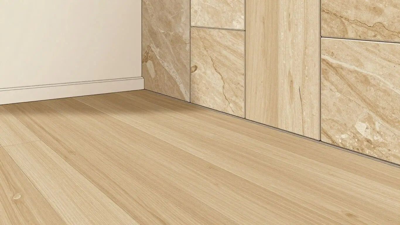 房屋中的 Travertine Noce 地板和墙壁装饰。