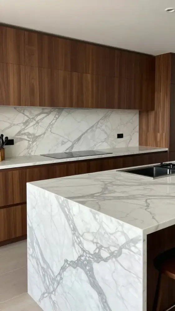 Bold Gray Veining Patterns and Flow