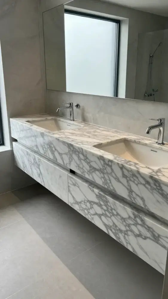Distinction Between Statuary and Arabescato Corchia
